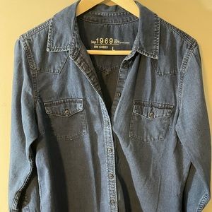 Gap denim shirt Large 100%cotton